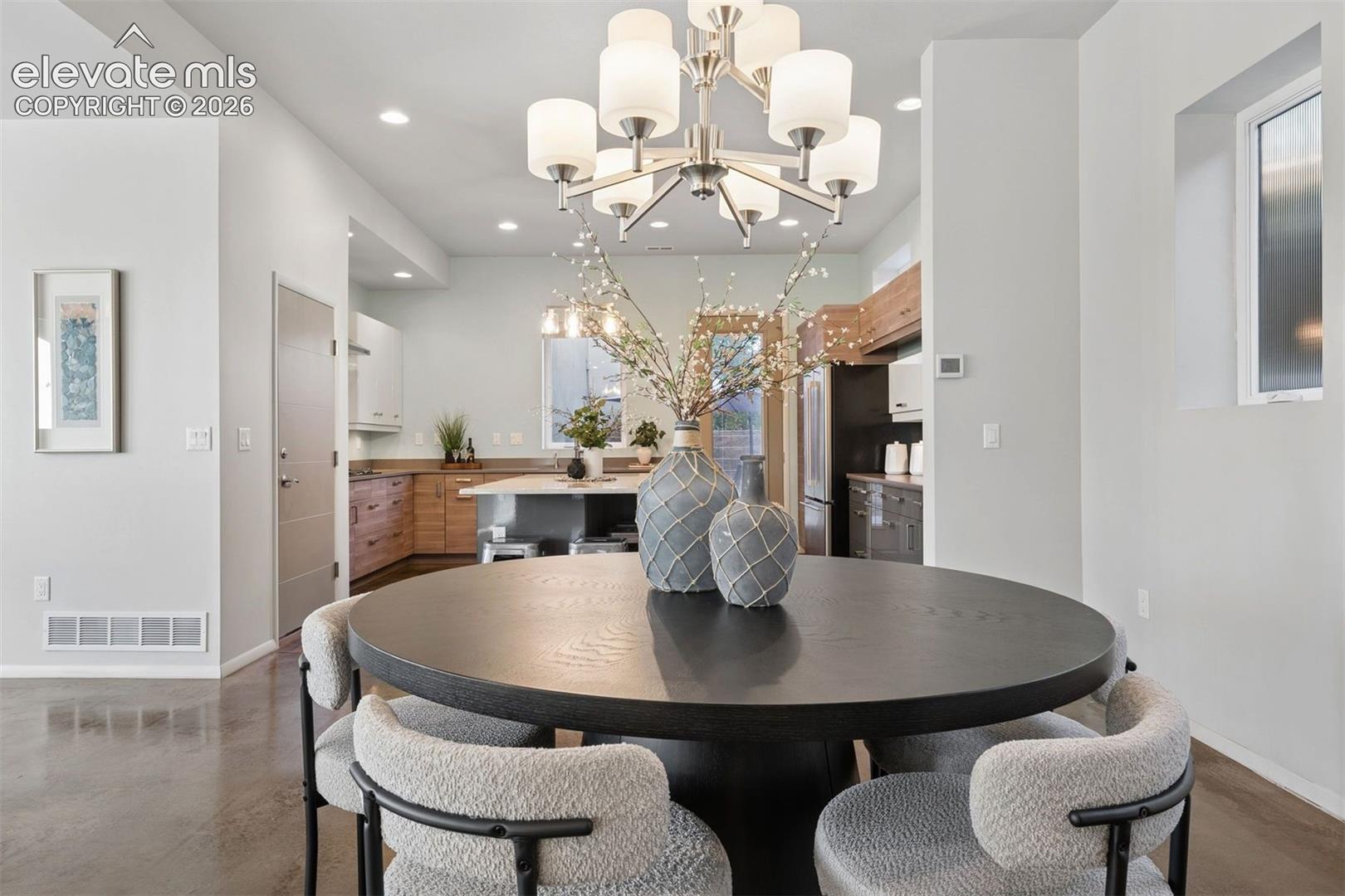 Dining to kitchen