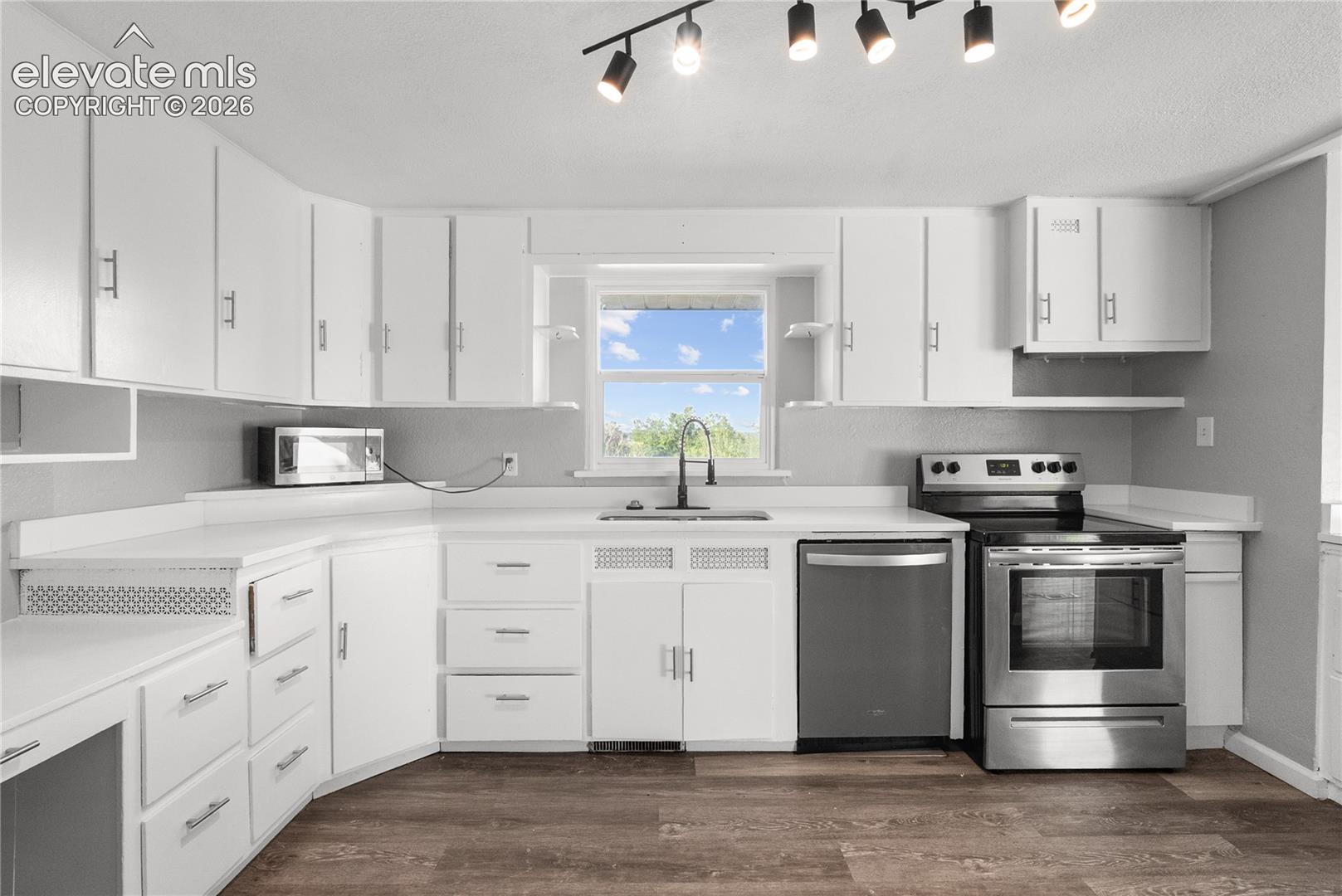 Photo 9 of 1606 Navajo Circle, Colorado Springs