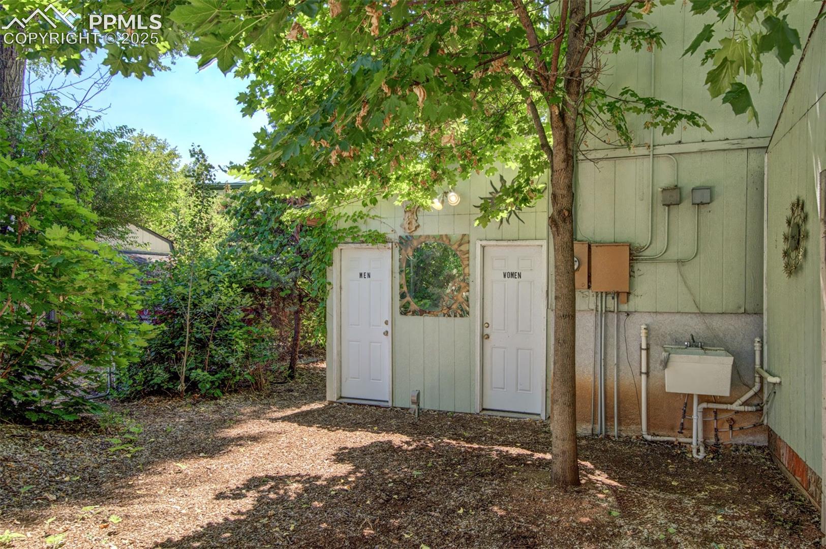 Secret Garden: Bathrooms
