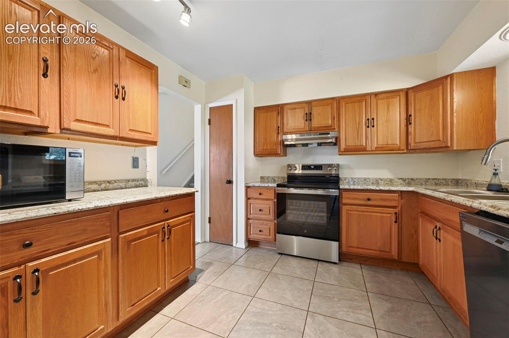 Spacious kitchen!