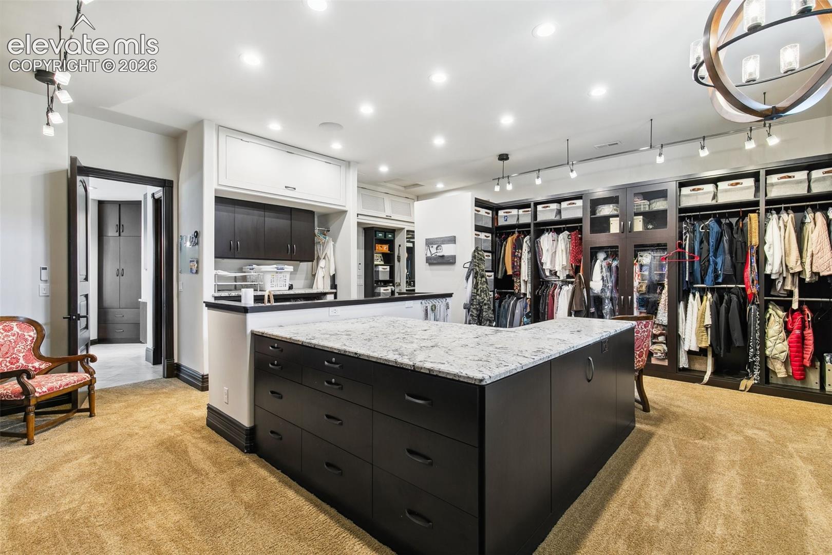 Primary suite closet