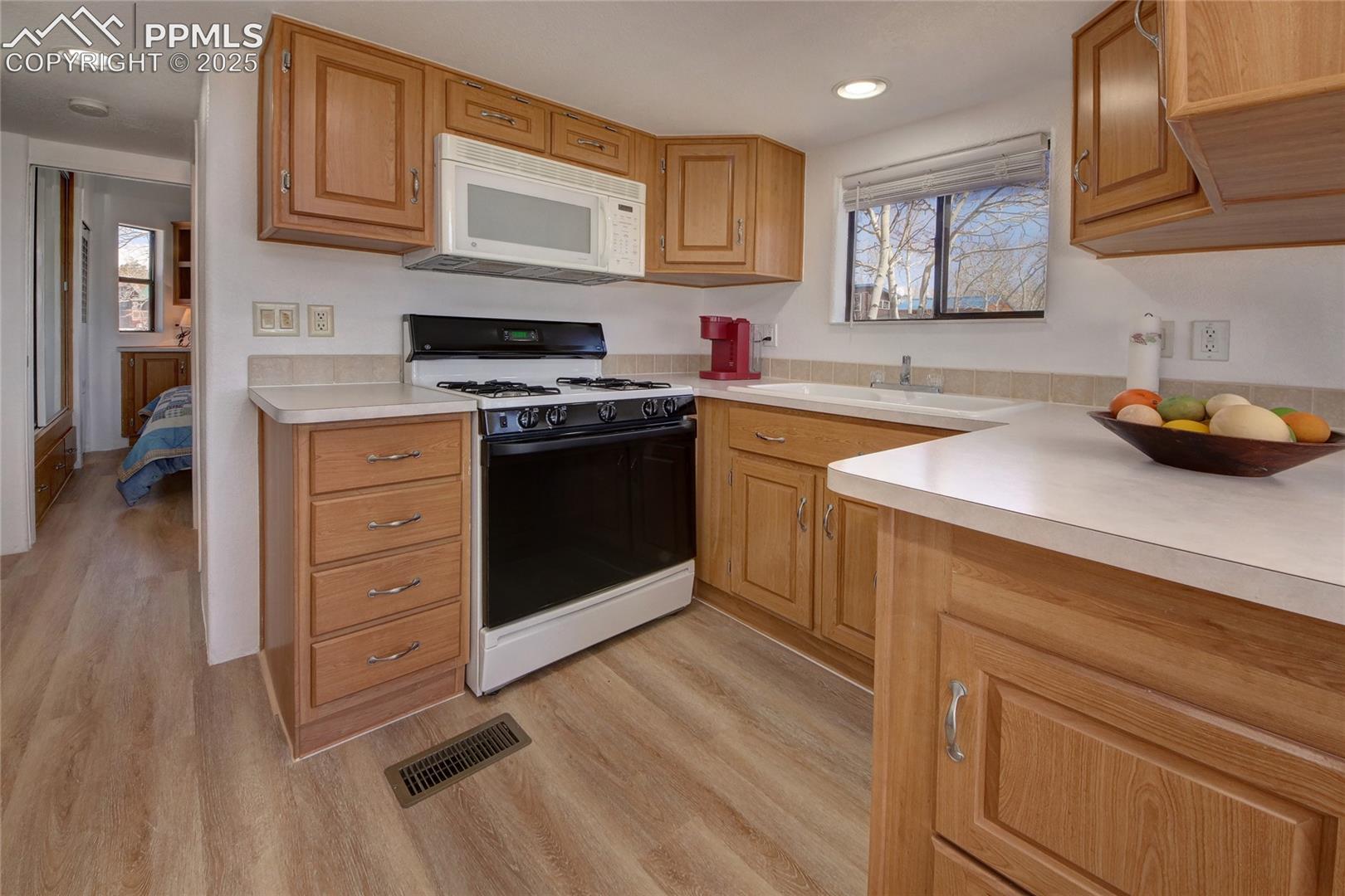 Kitchen with gas