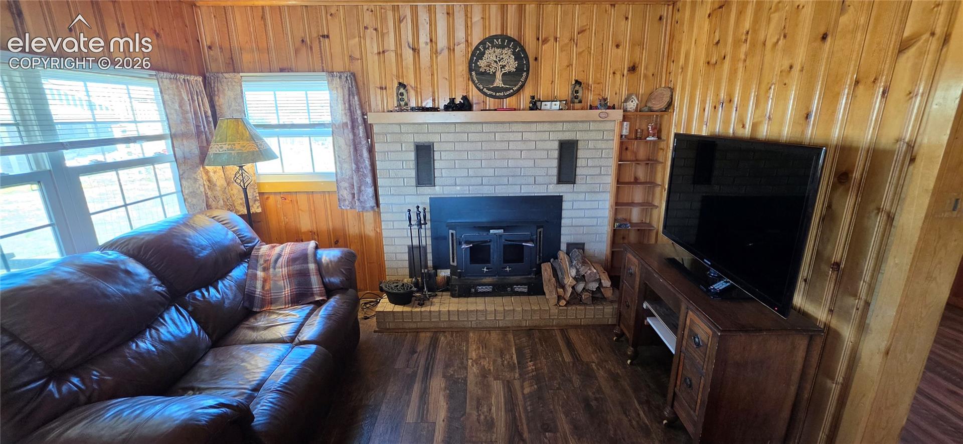 Wood-finish flooring with horizontal wood paneling