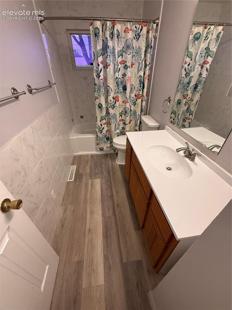 2126 Vinewood Ln, Pueblo, CO 81005