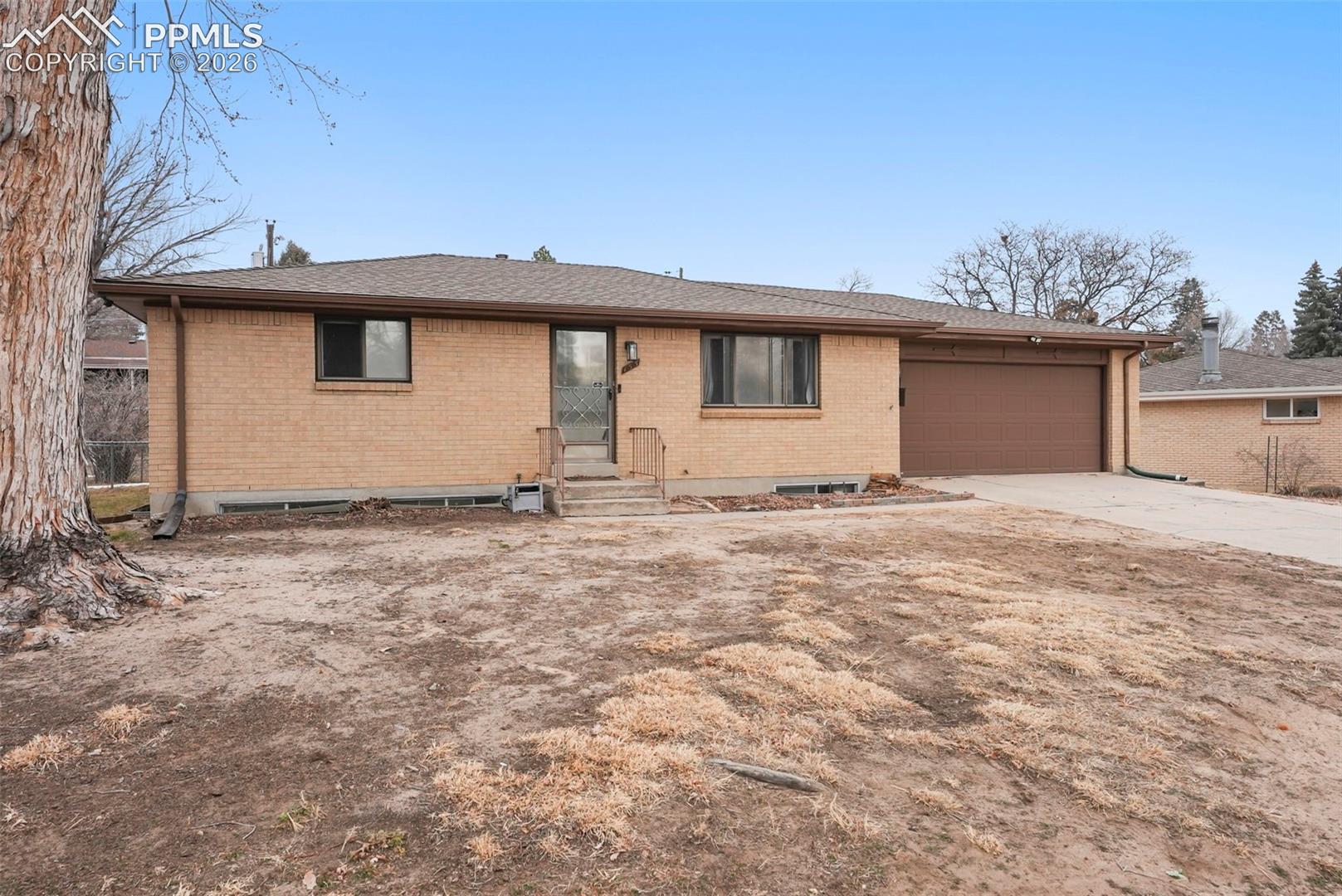 155 Brentwood Dr, Colorado Springs, CO 80910