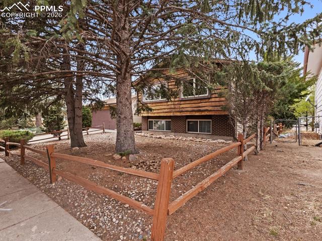 1110 Branding Iron Dr, Colorado Springs, CO 80915