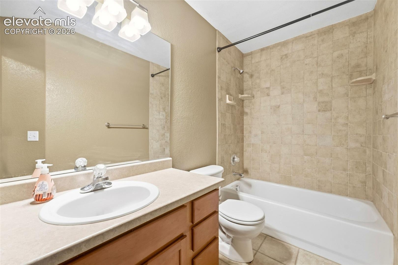 Main Level Hallway Bathroom with Tub/Shower