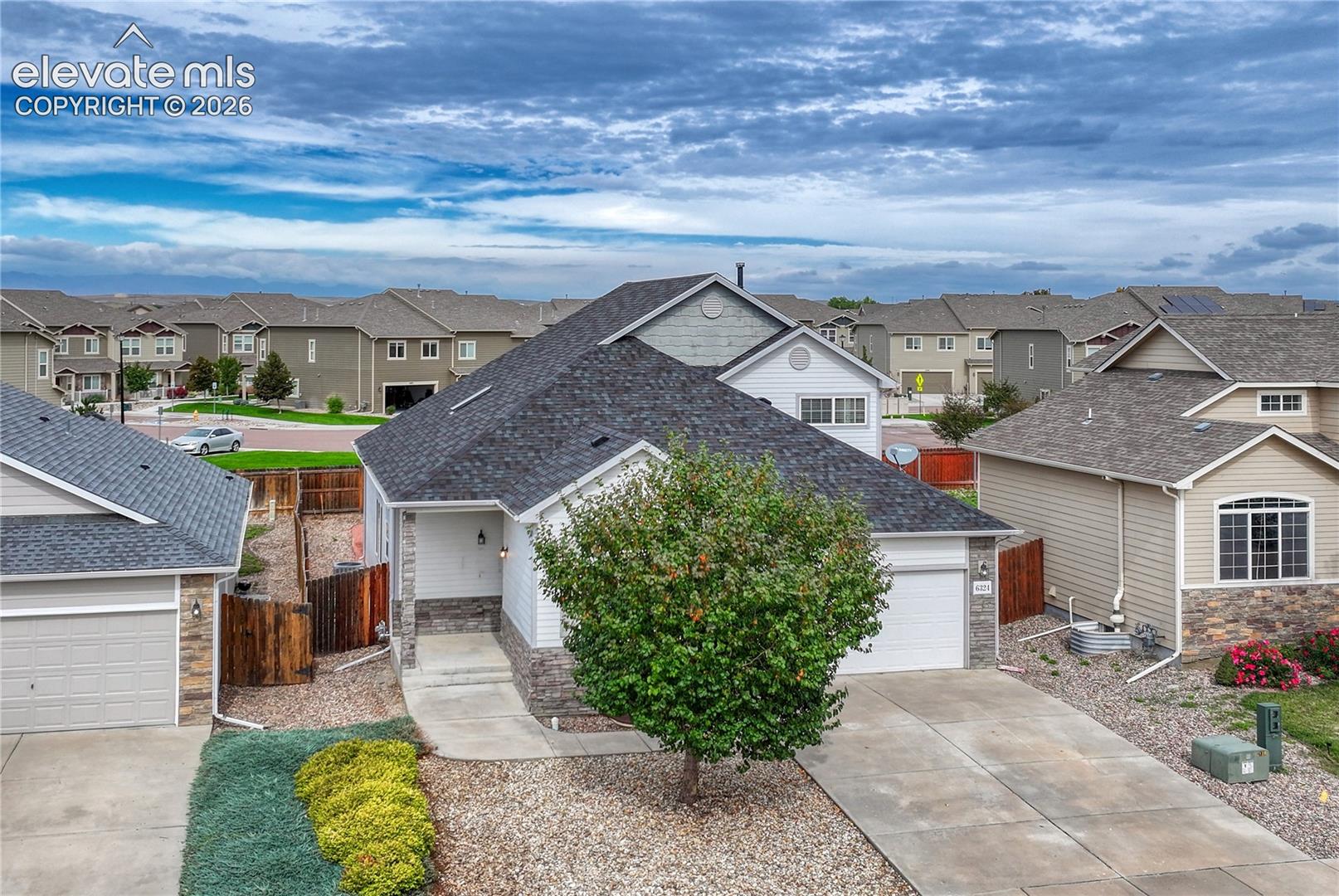 10 ft. and vaulted ceilings, new carpet, new paint and central air conditioning. 