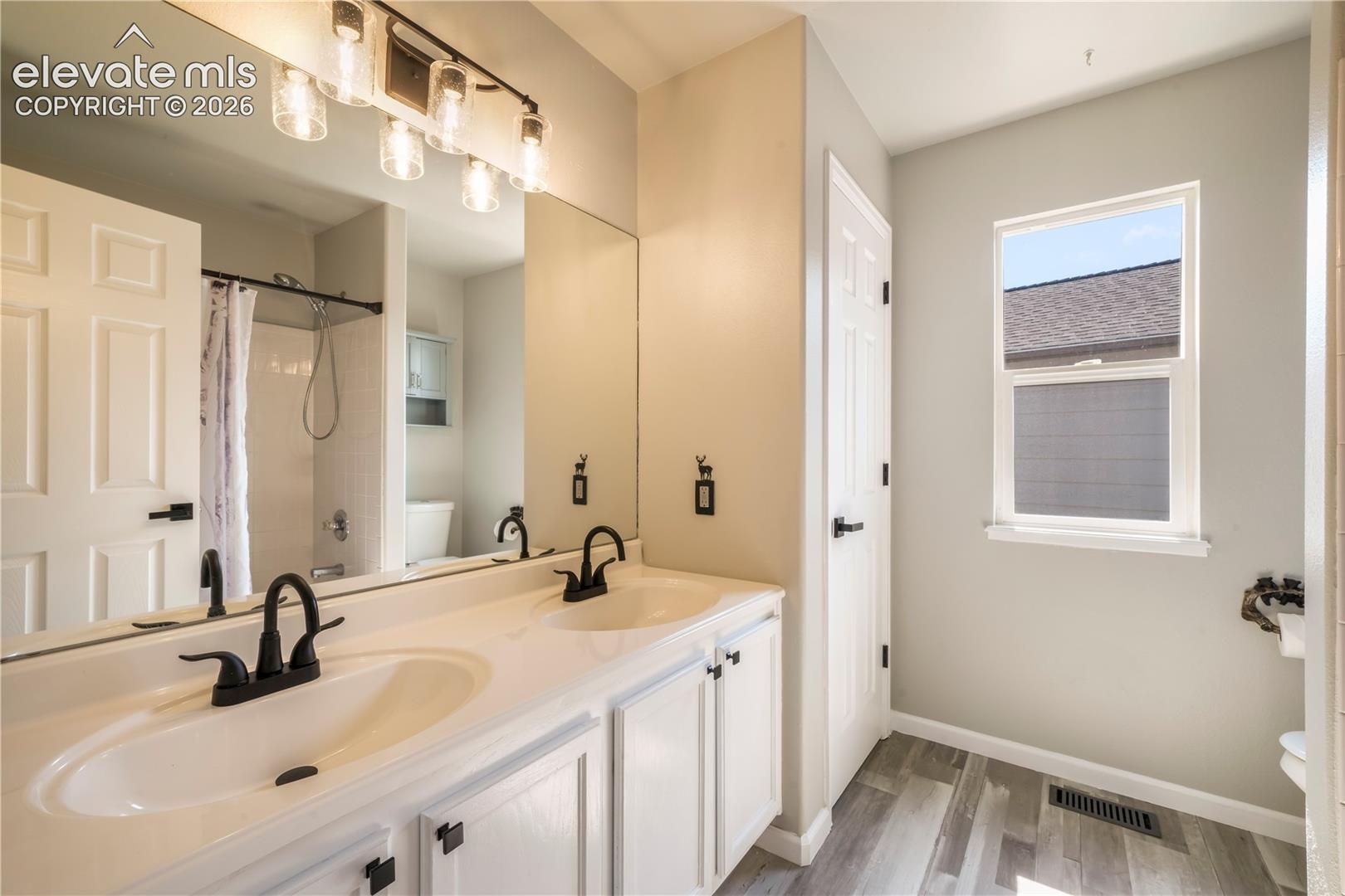 Upstairs updated full bathroom with dual vanities