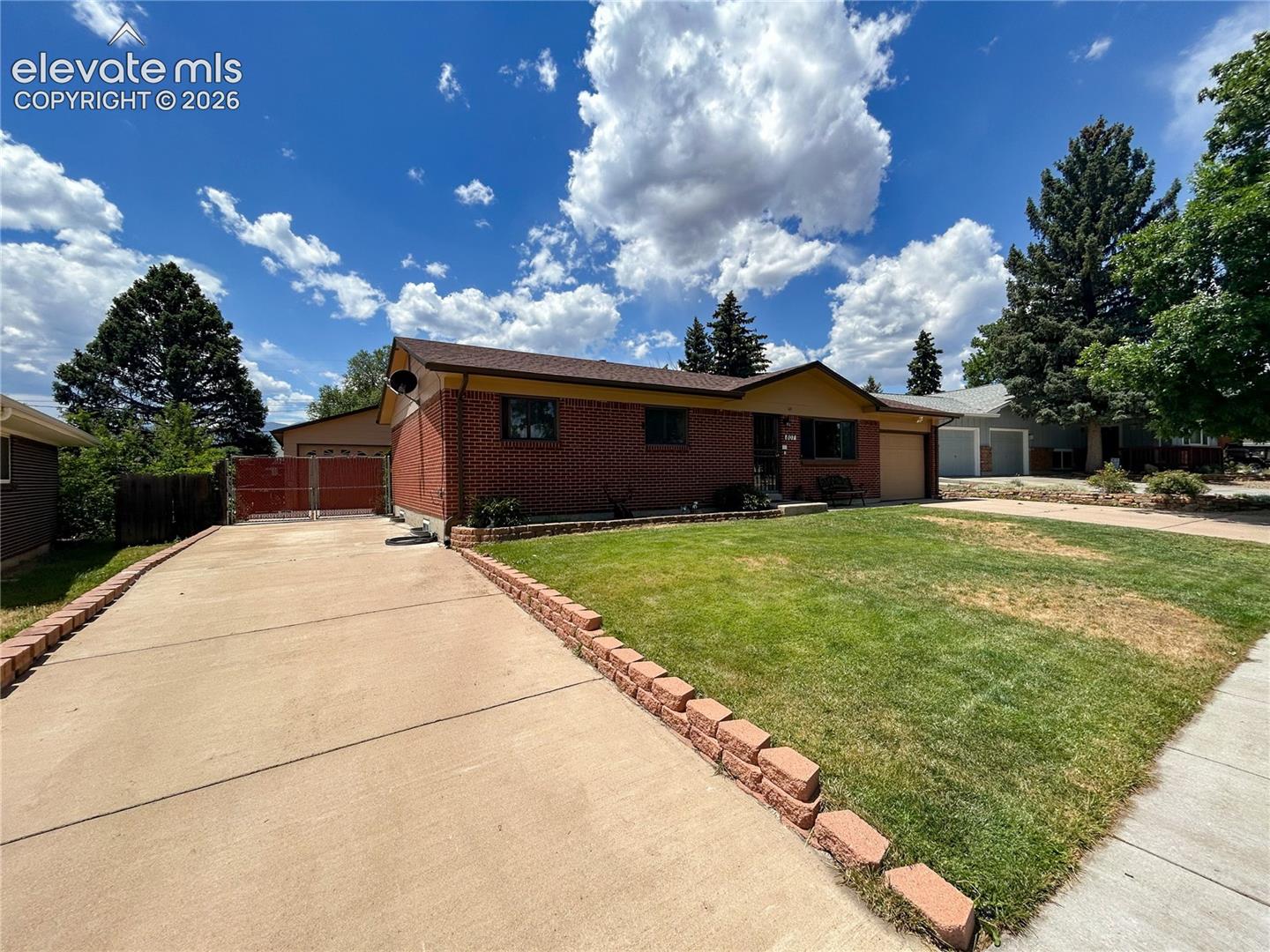 807 Dunston St, Colorado Springs, CO 80907