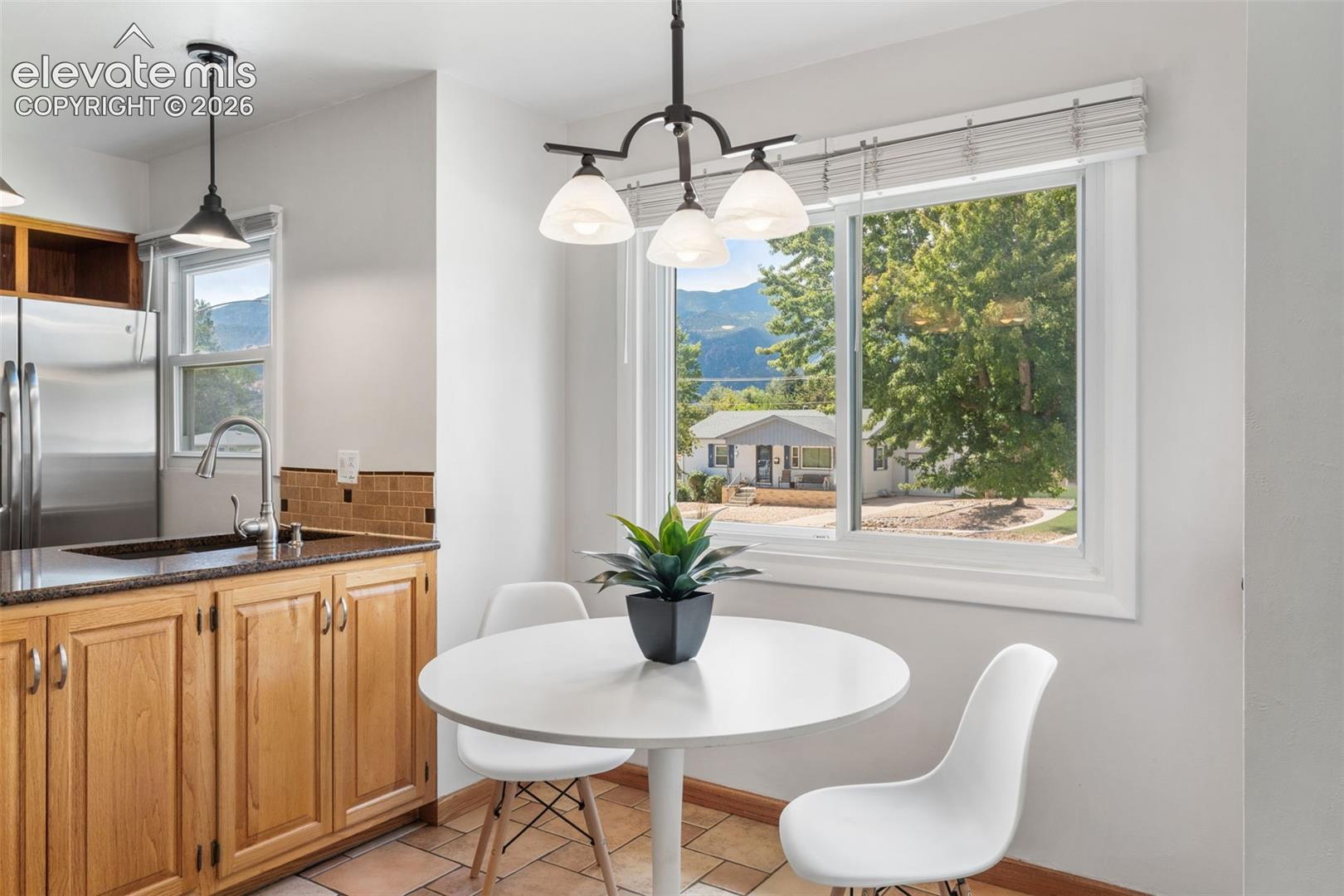 Photo 11 of 641 Glen Eyrie Circle, Colorado Springs