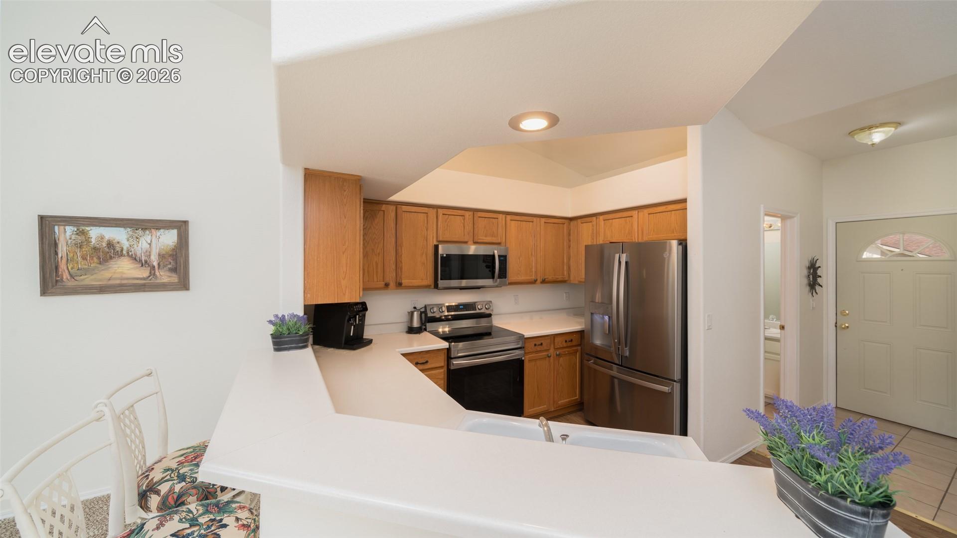 Kitchen breakfast bar