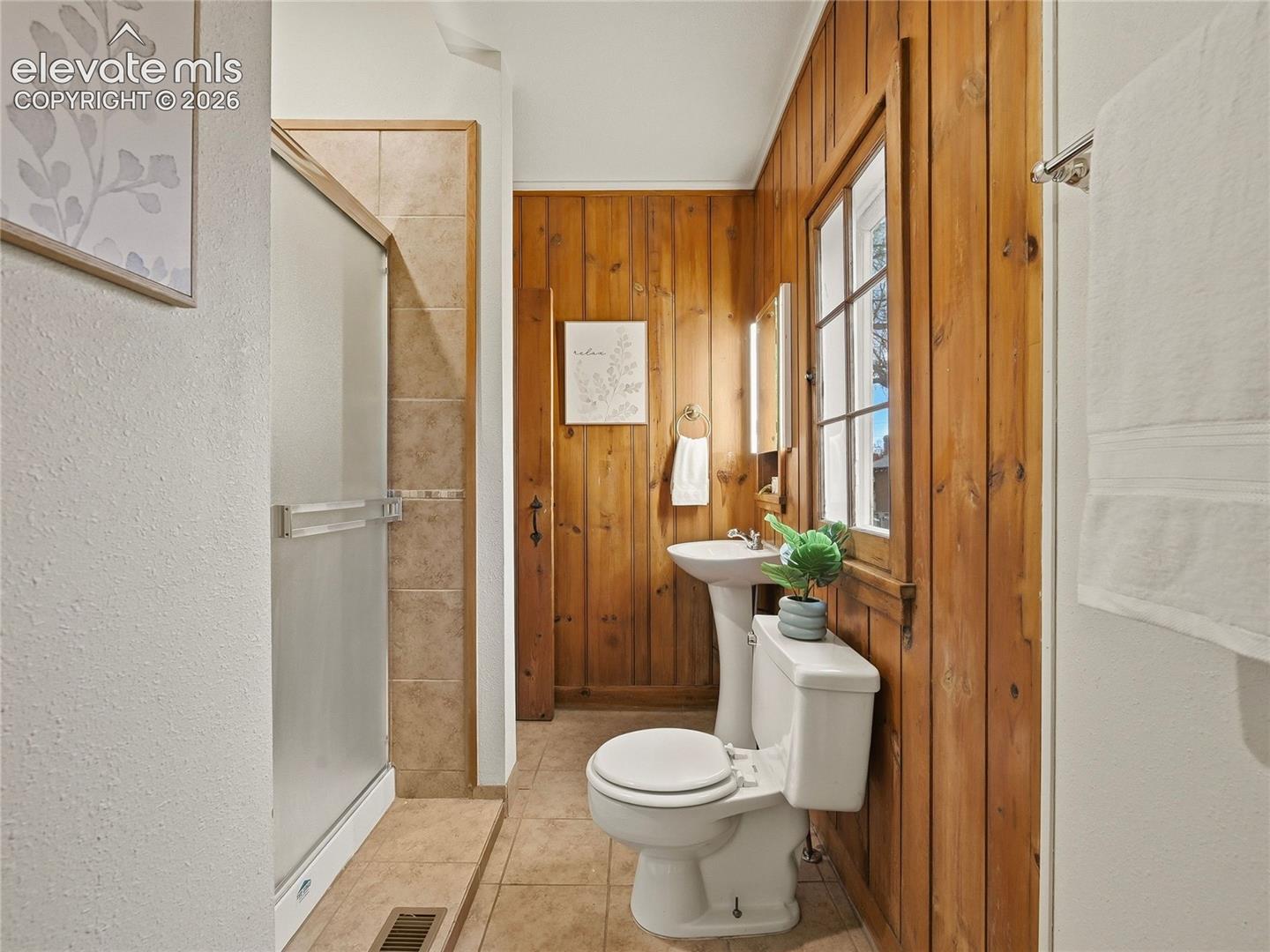 Main level bath w/shower.