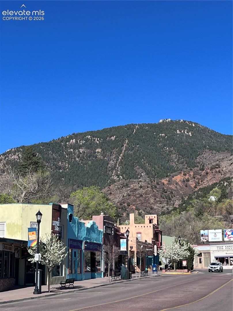 Situated between the Incline and downtown