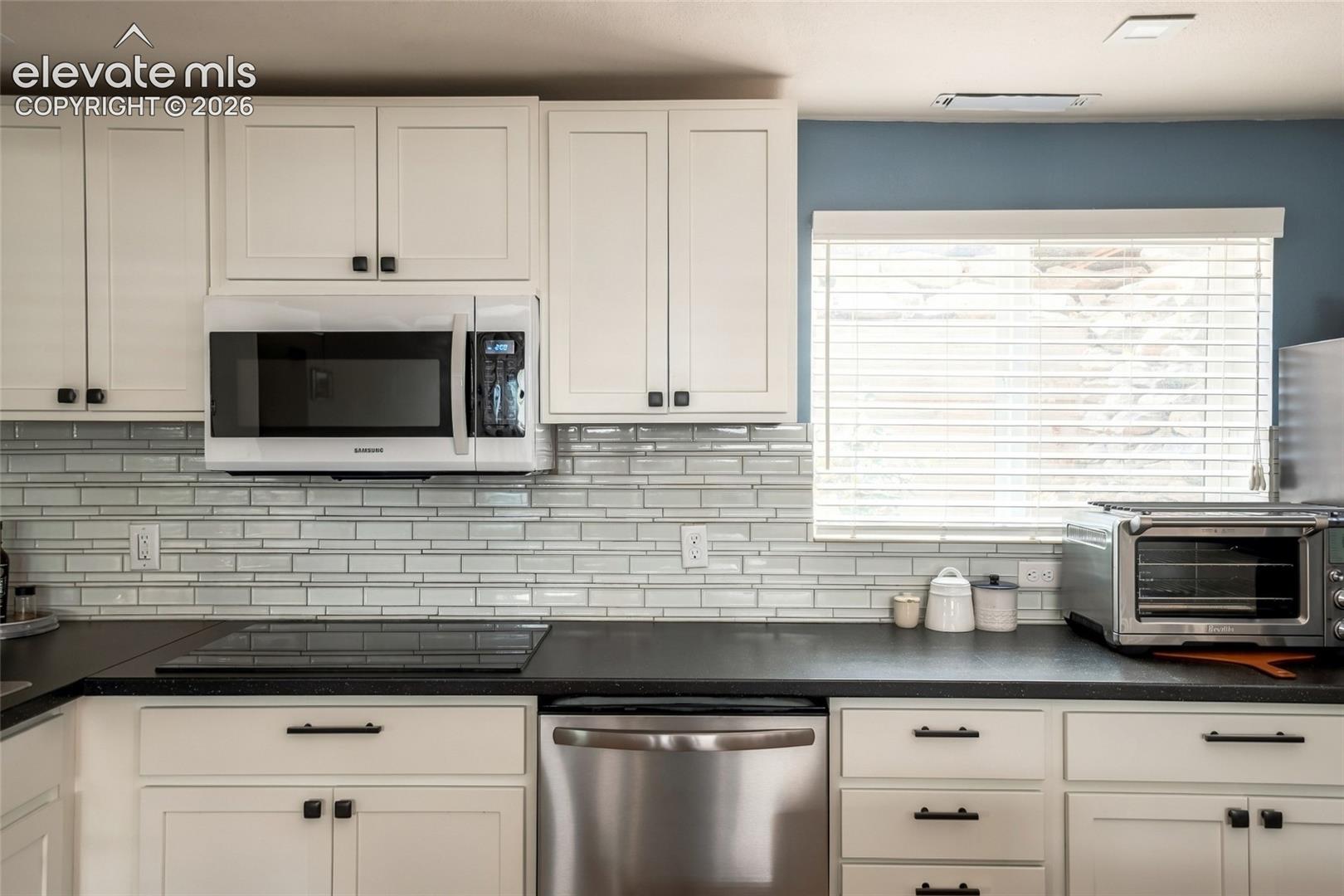 Full kitchen in Guest Apartment
