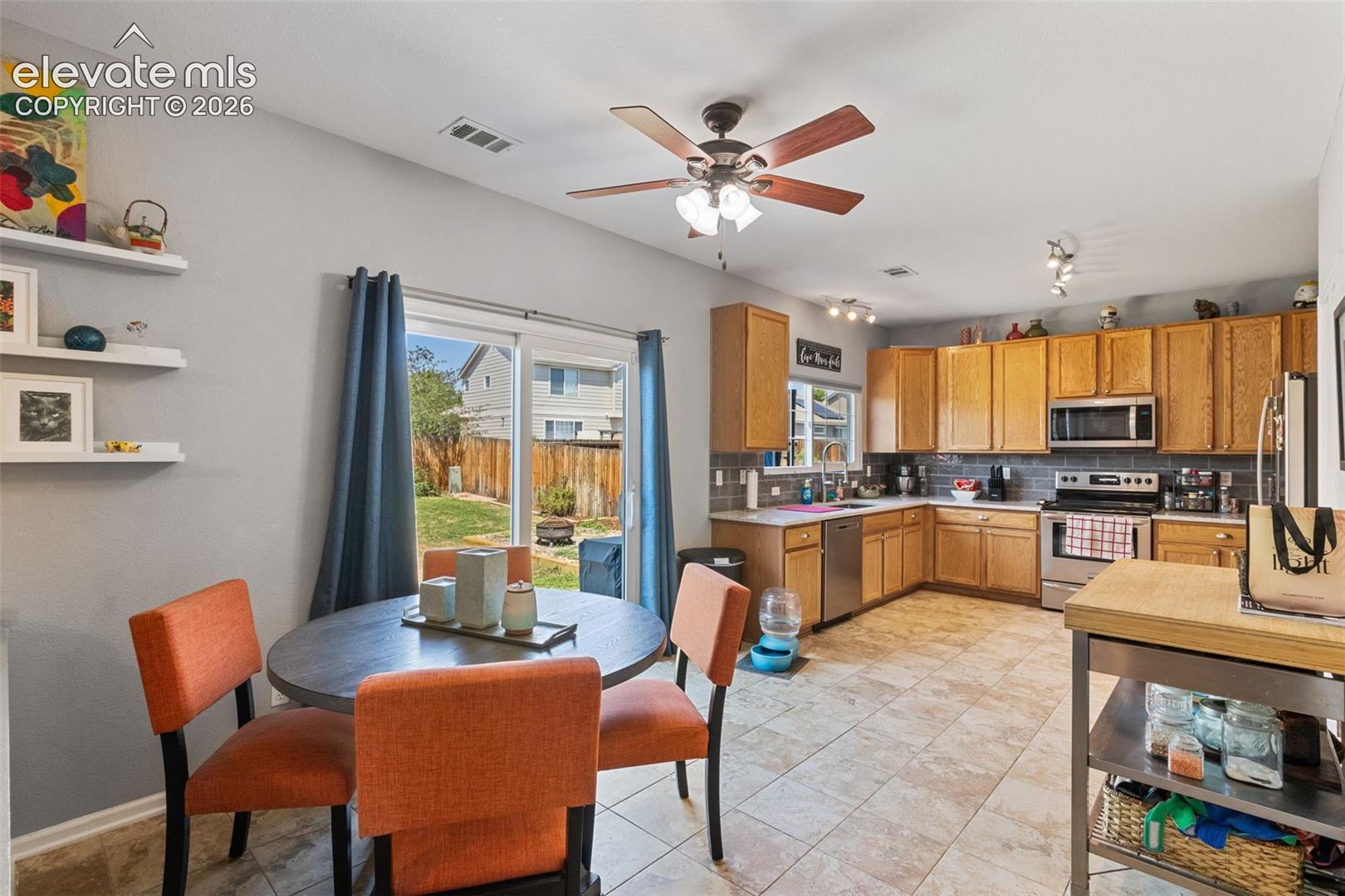 Kitchen & dining area.