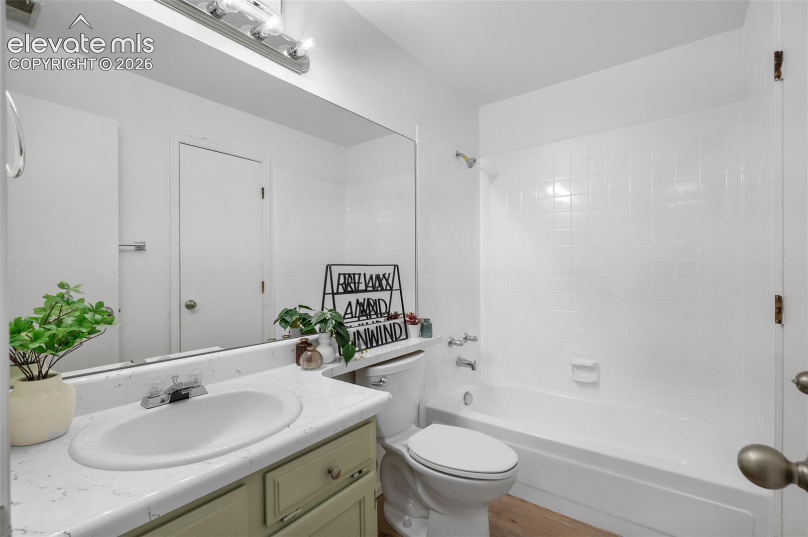 Bathroom with 2 entrances (Kitchen & Bedroom)