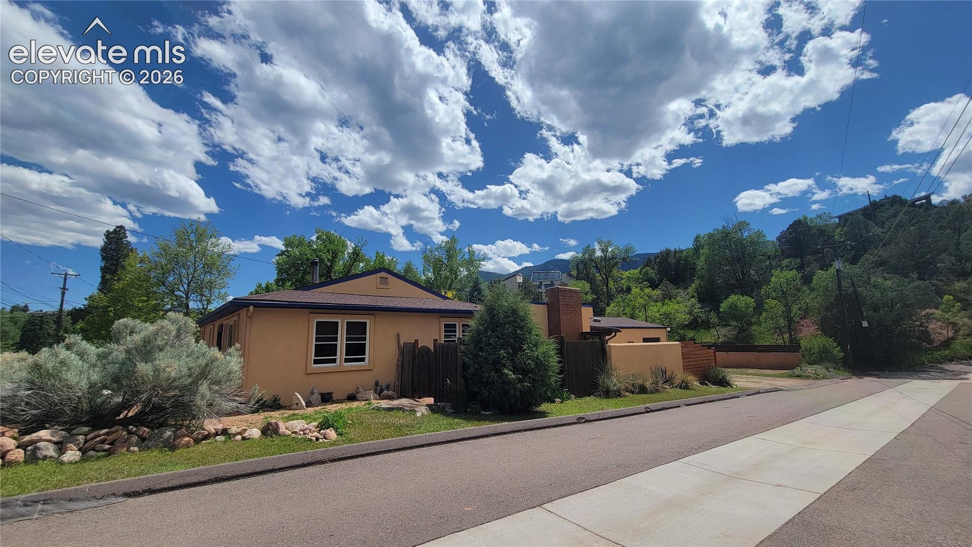 207 Beckers Ln, Manitou Springs, CO 80829