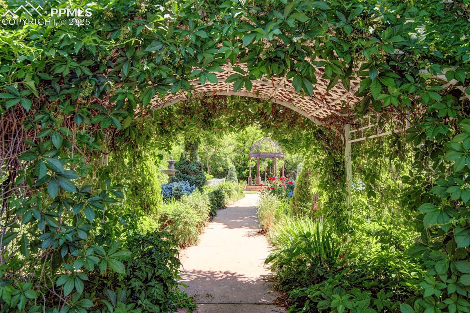 Parisian Garden: Entrance