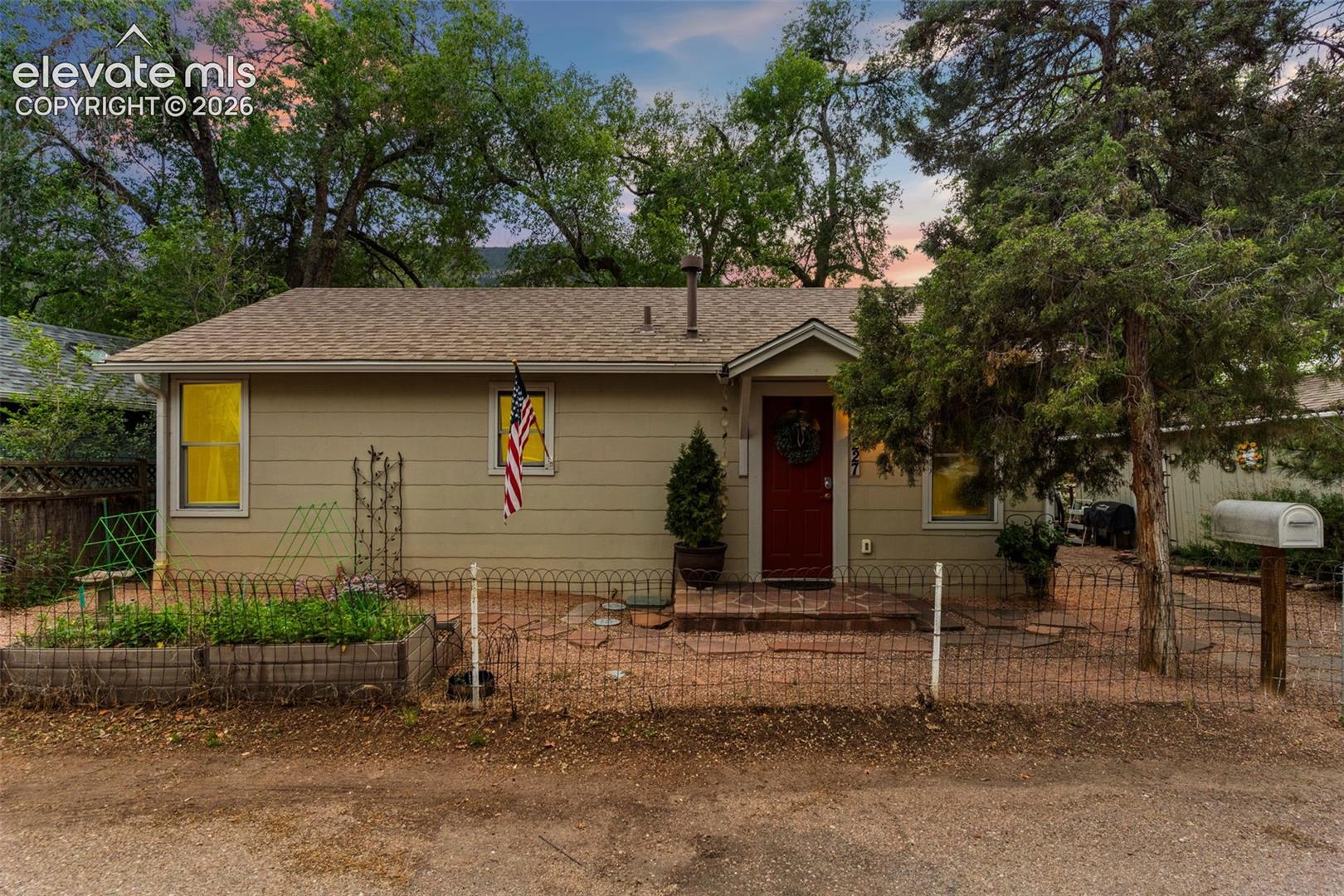 227 Pilot Knob Ave, Manitou Springs, CO 80829
