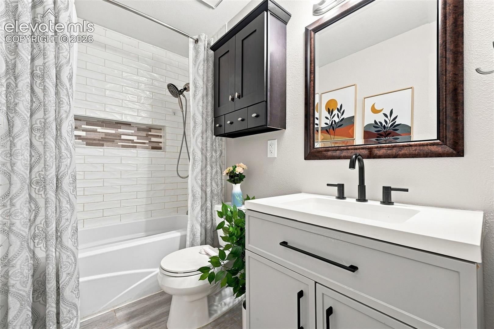 Upper level bathroom, adjoining door to primary bathroom, new vanity, updated.
