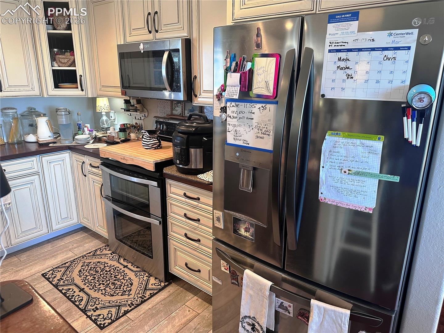 All appliances to stay with home.