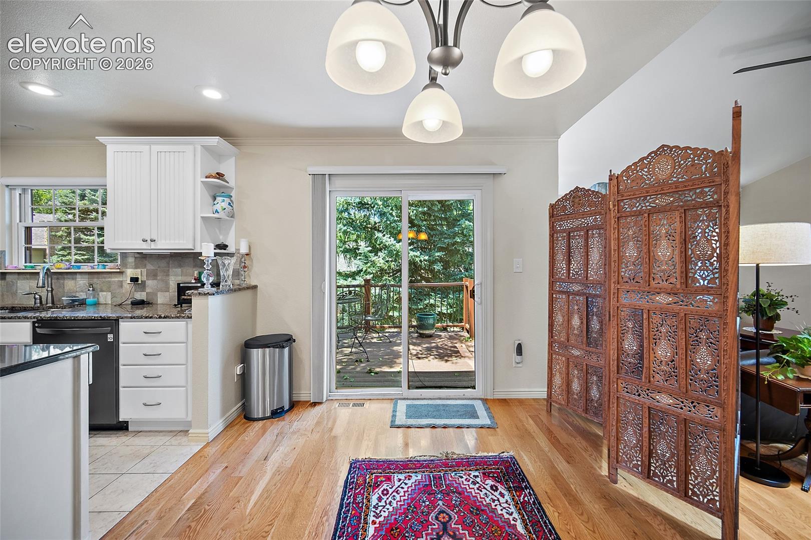 Open Floor plan. The divider can be easily moved and taken down. 