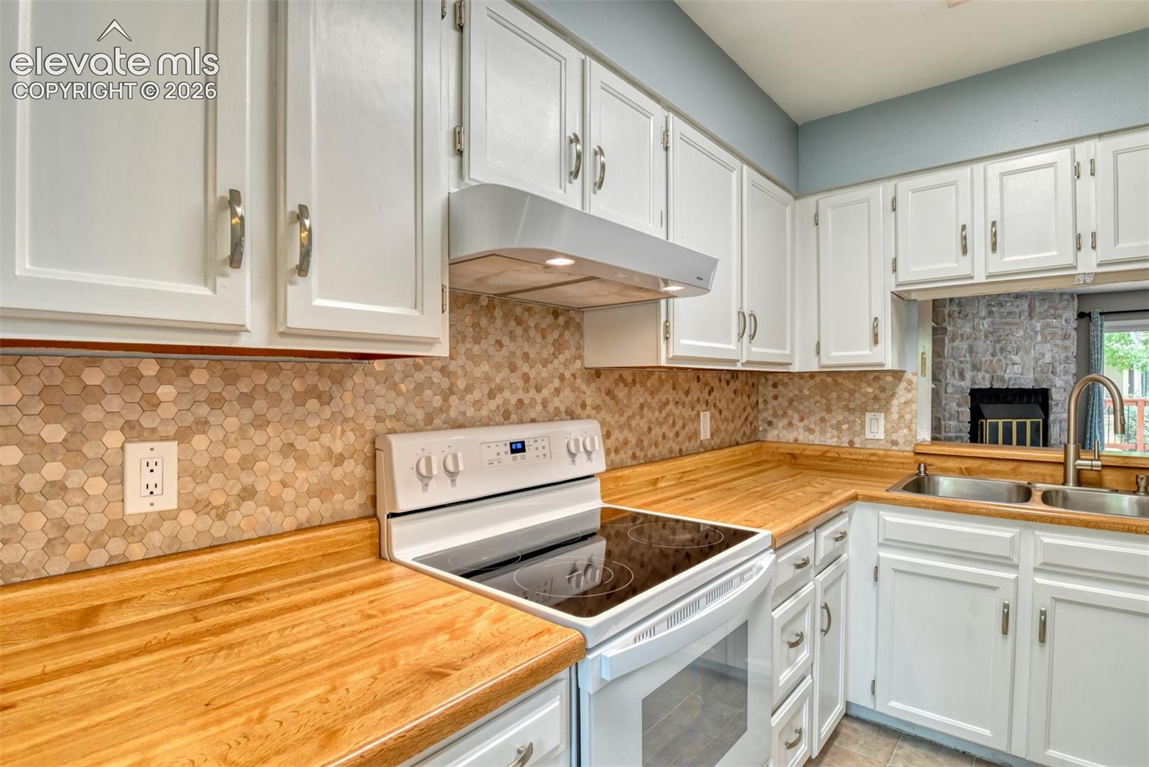 Photo 8 of 3374 Queen Anne Way, Colorado Springs