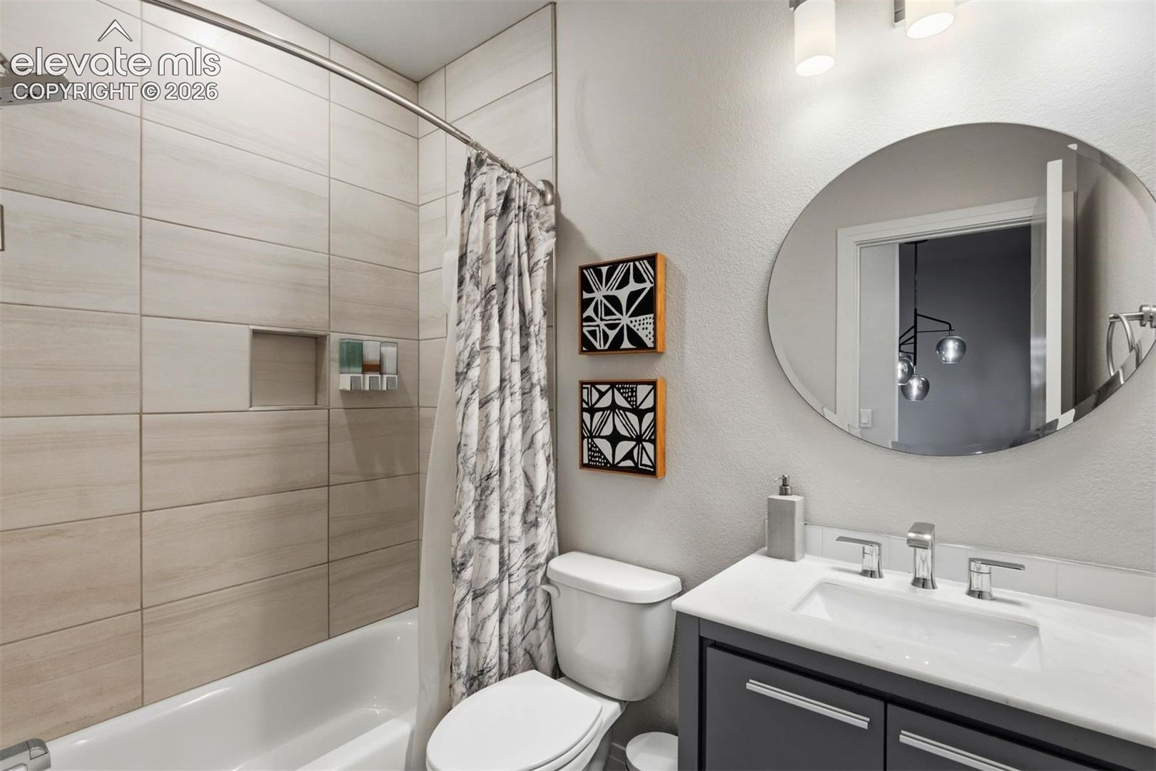 Upstairs full bathroom