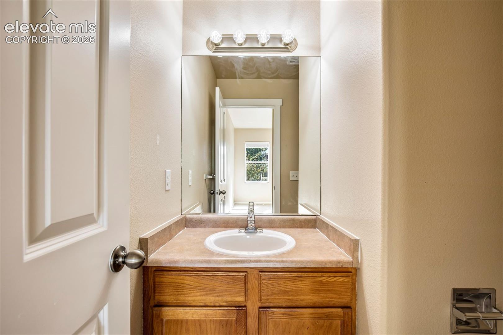 1/2 Bath off of living room