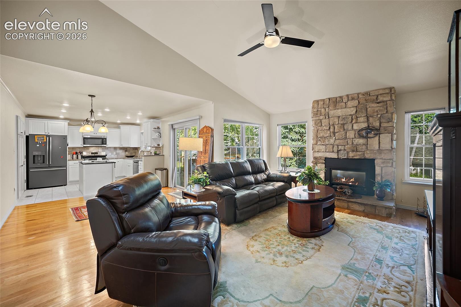 High Ceiling and Gas fireplace and REAL woodfloors.