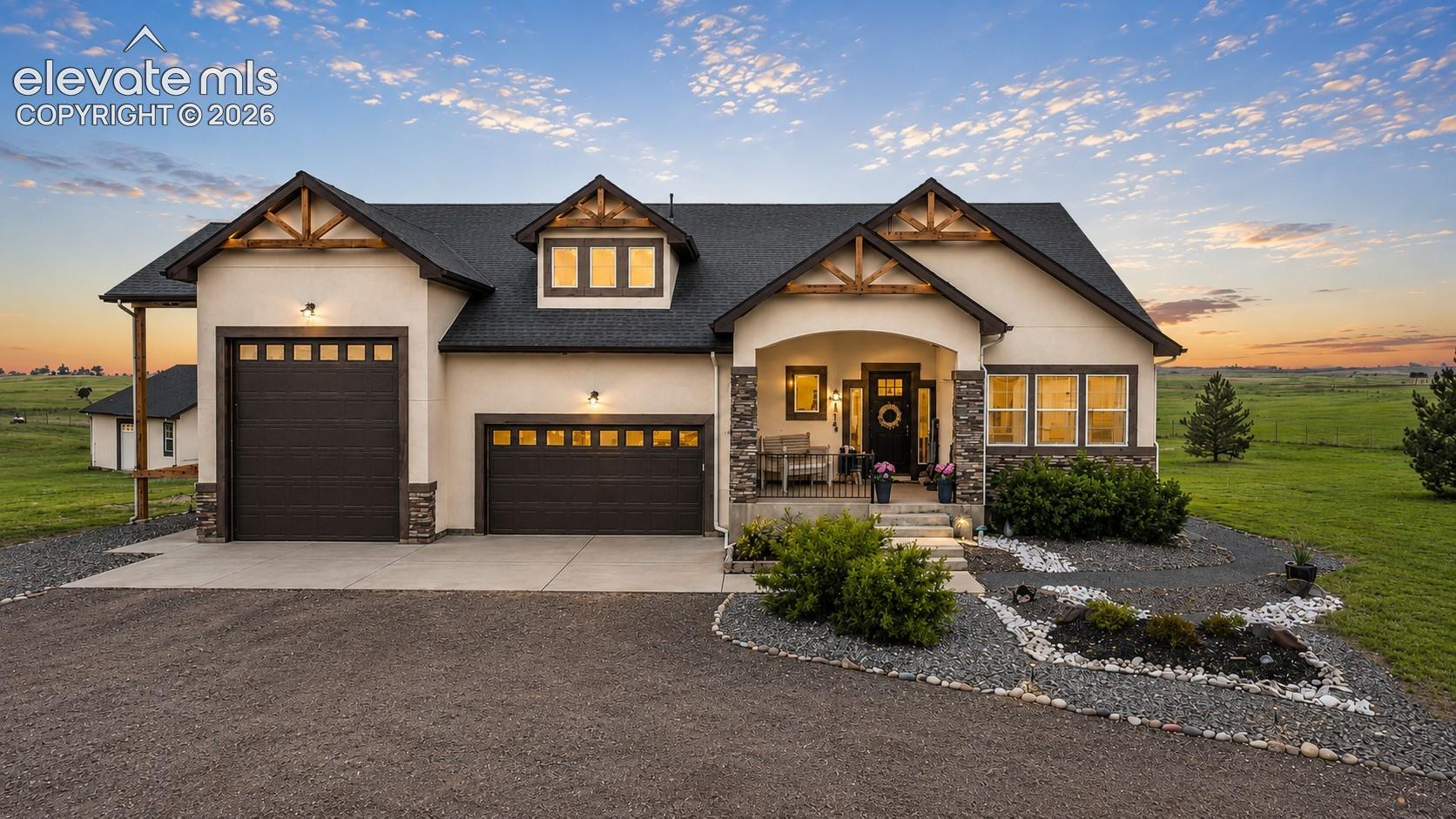 36+ acres with Pikes Peak views!
