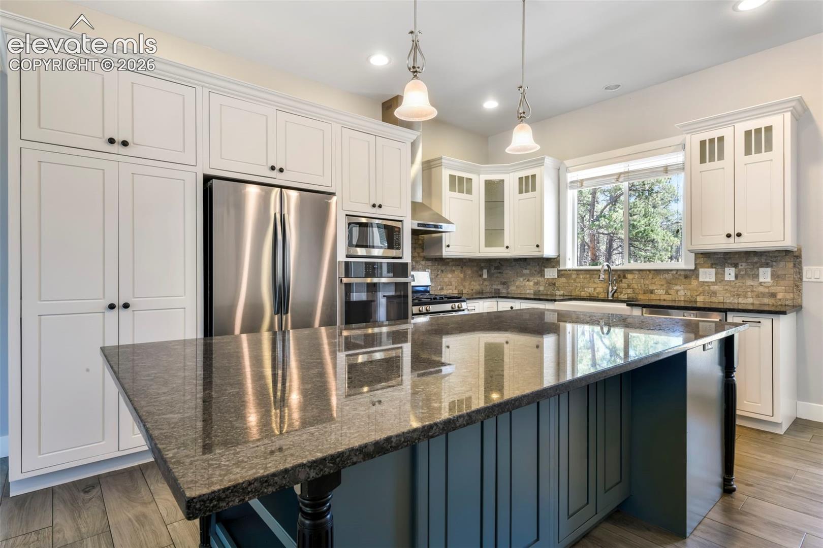 Incredible kitchen with island 