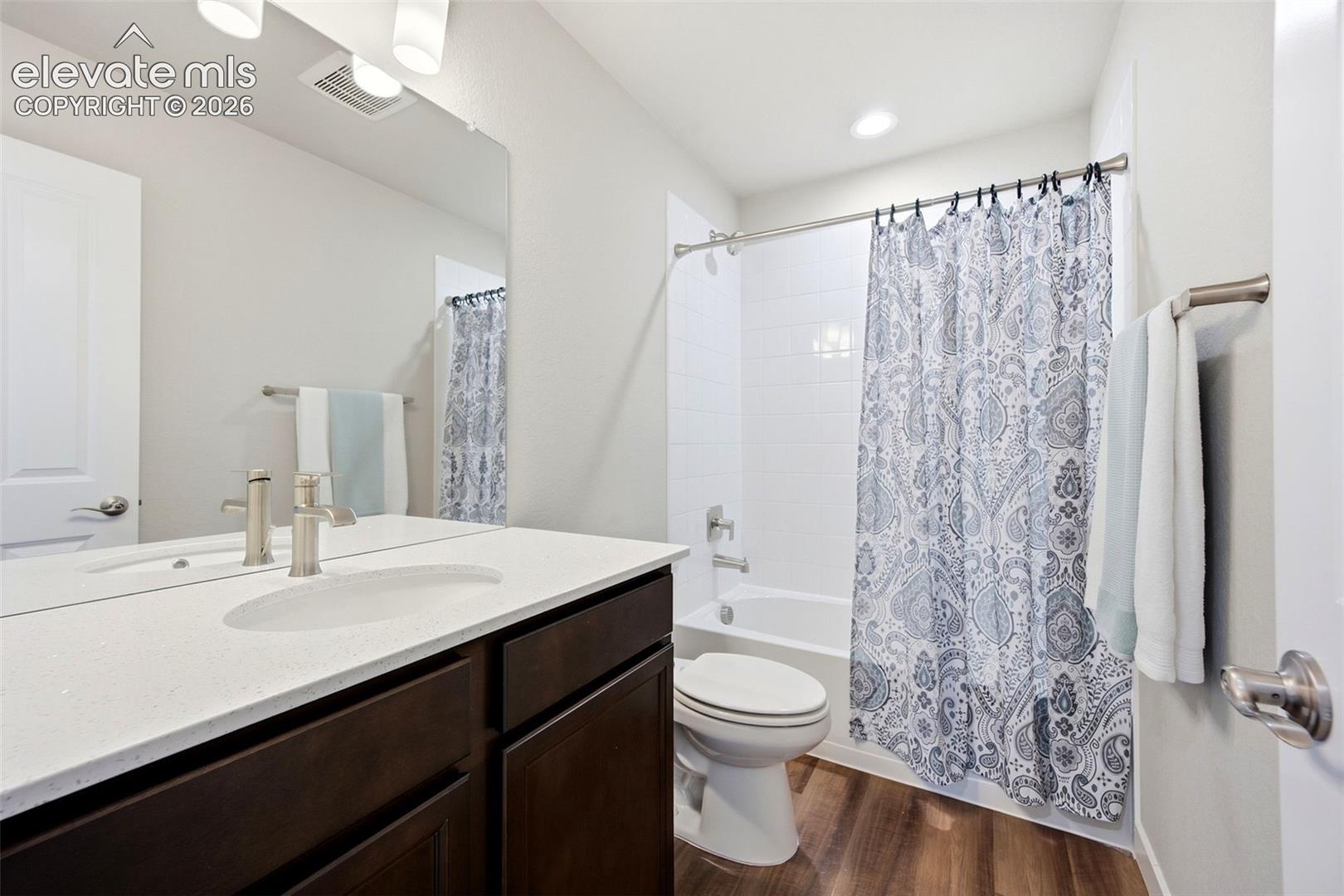 Upstairs secondary bath