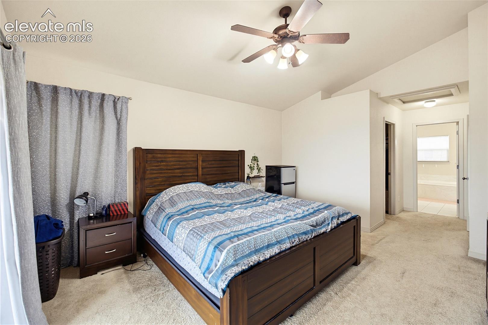 Vaulted ceiling with an attached ceiling fan and light fixture