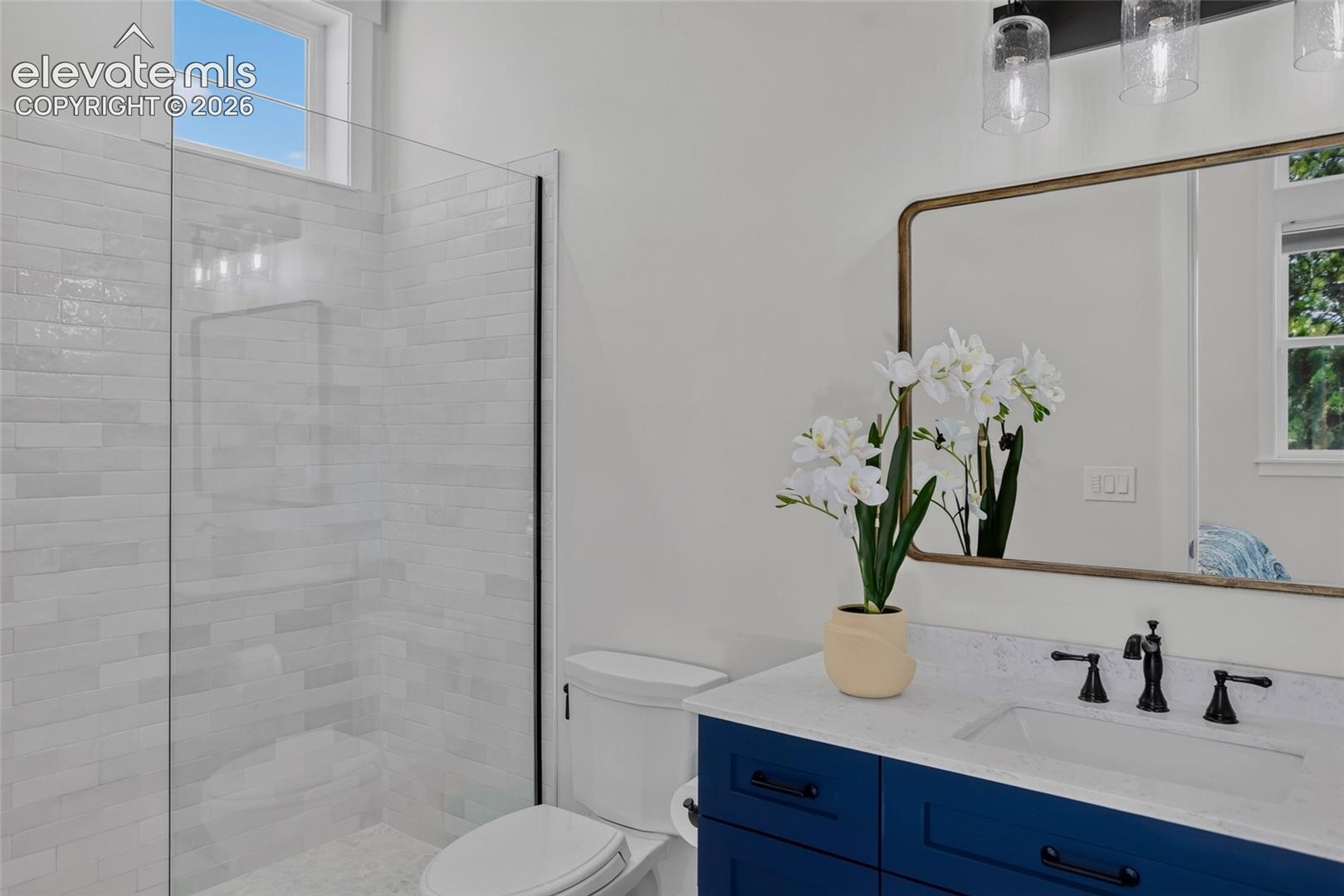 Bedroom 4 en-suite bathroom