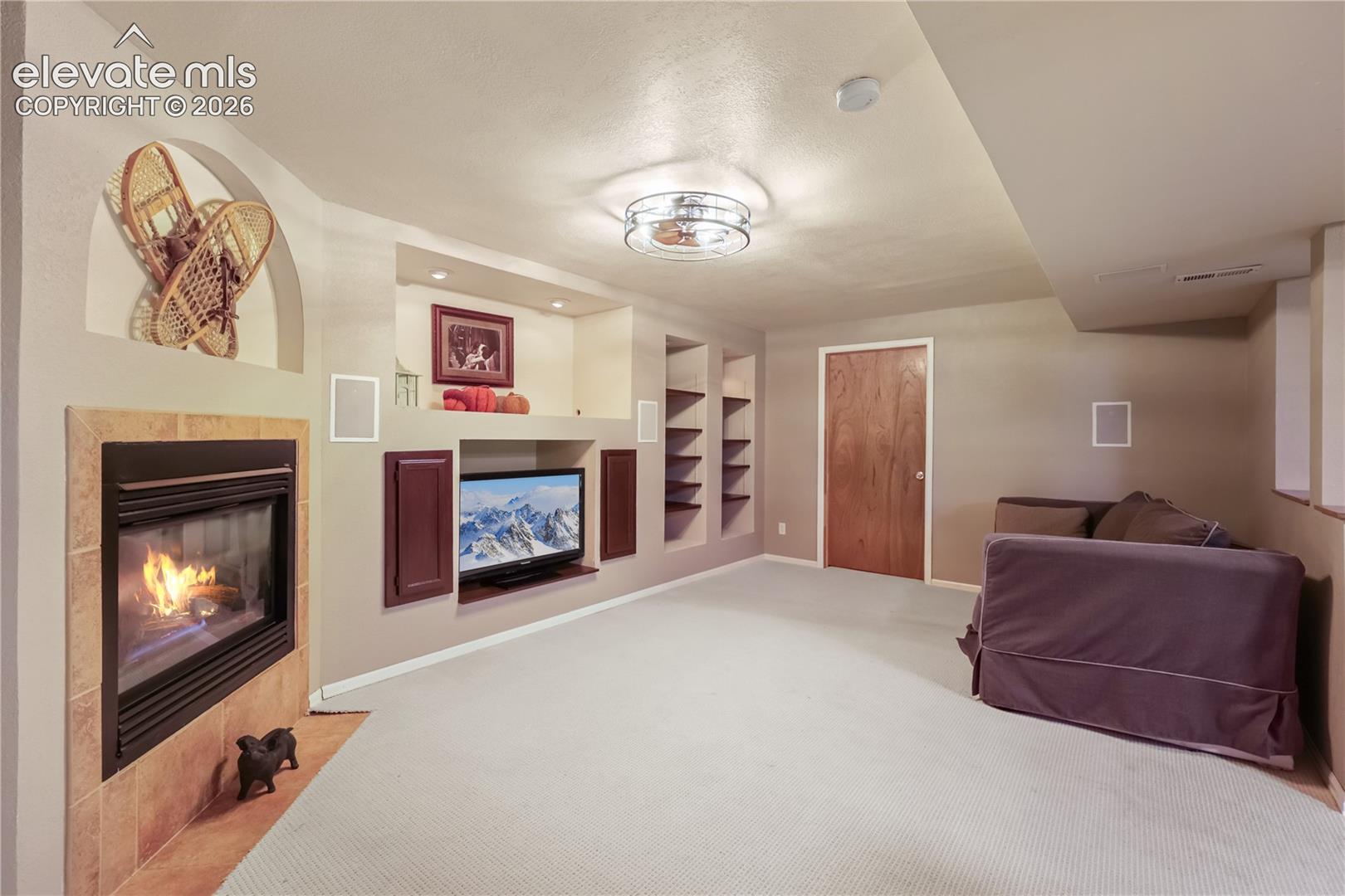Gas Fireplace!