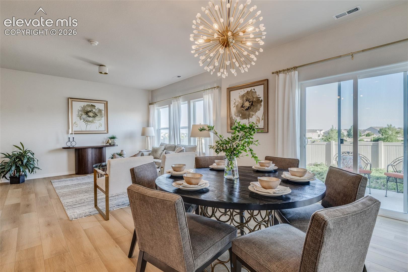 Dining area is a large size where a table of 6 can be placed