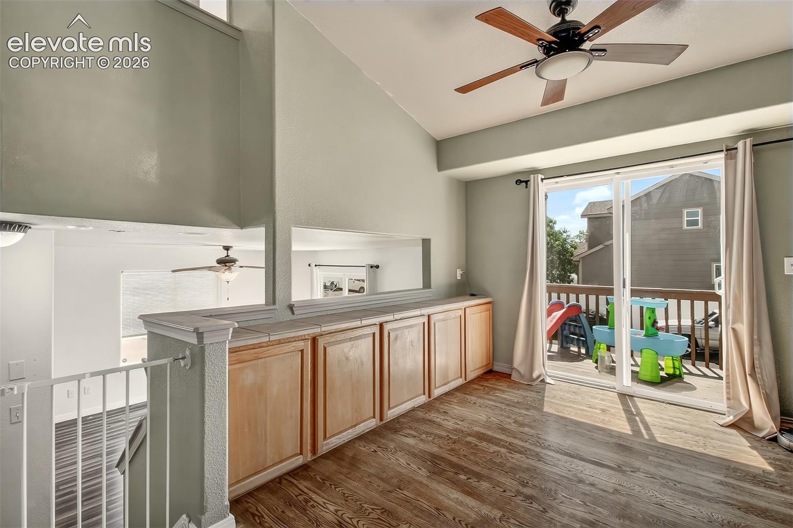 Dining area with Walk-out