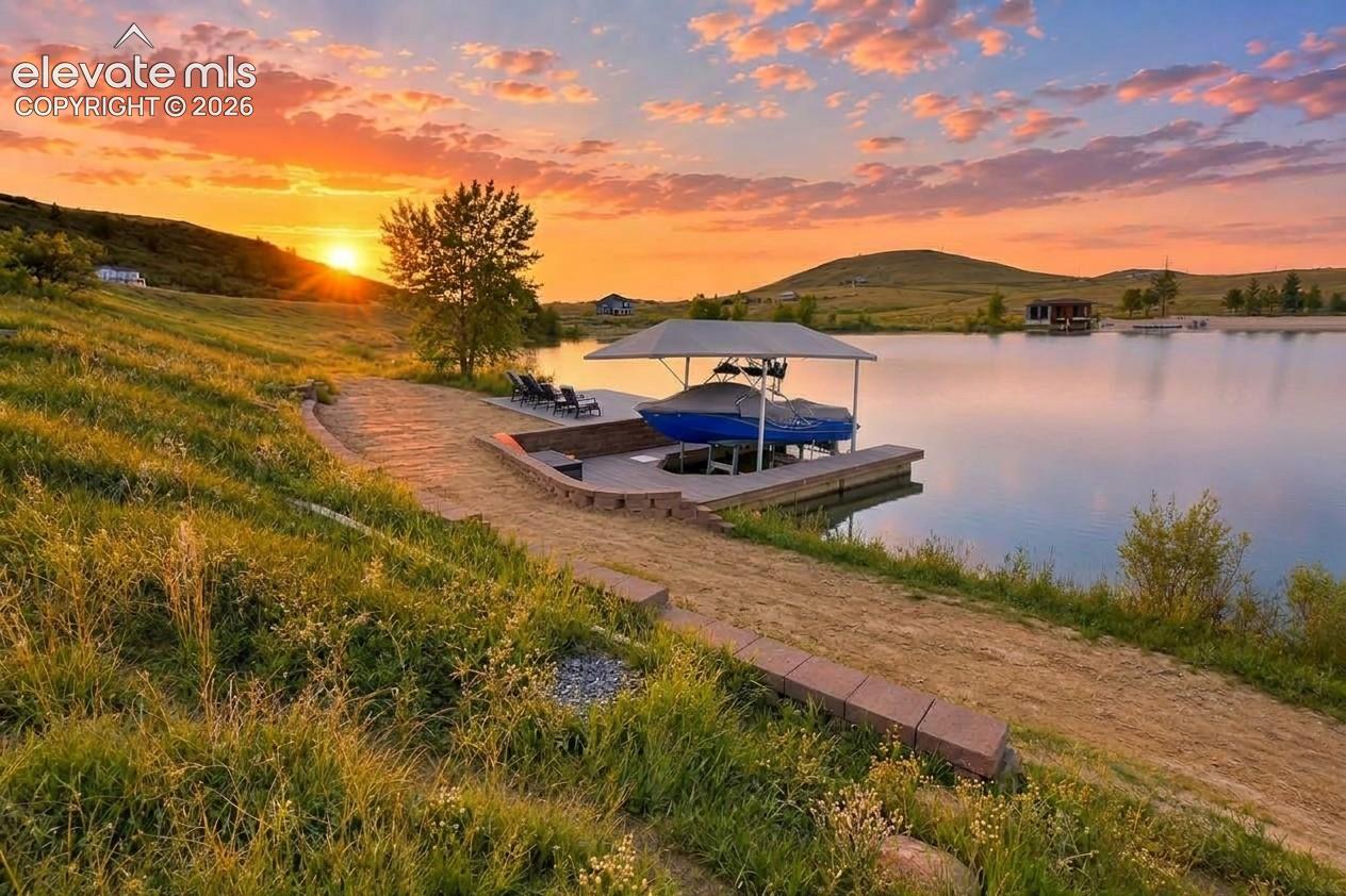 Private beachy lakefront!