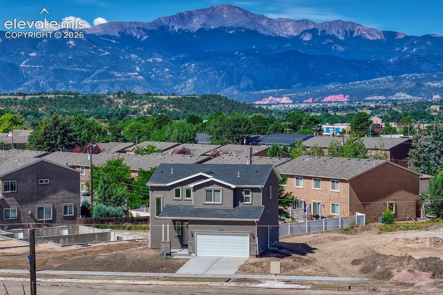 Convenient to Academy, Powers, Austin Bluffs, UCCS, and Palmer Park, with a wide array of shopping, dining, and other nearby amenities