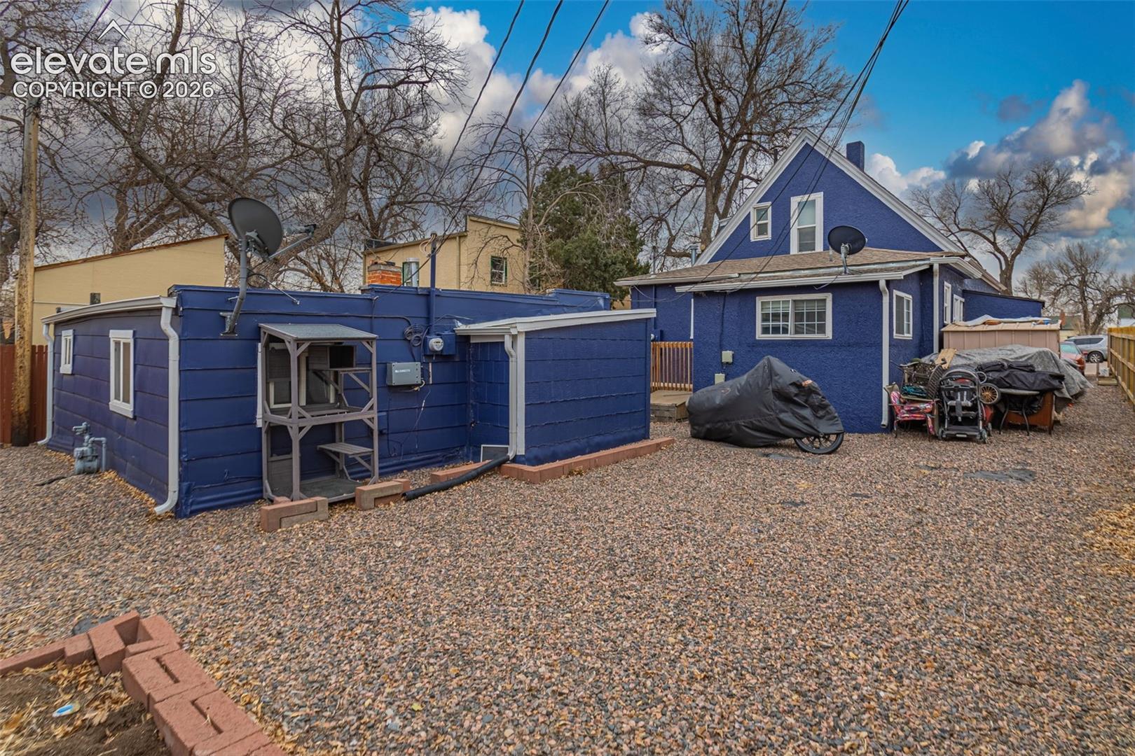 Cottage in rear