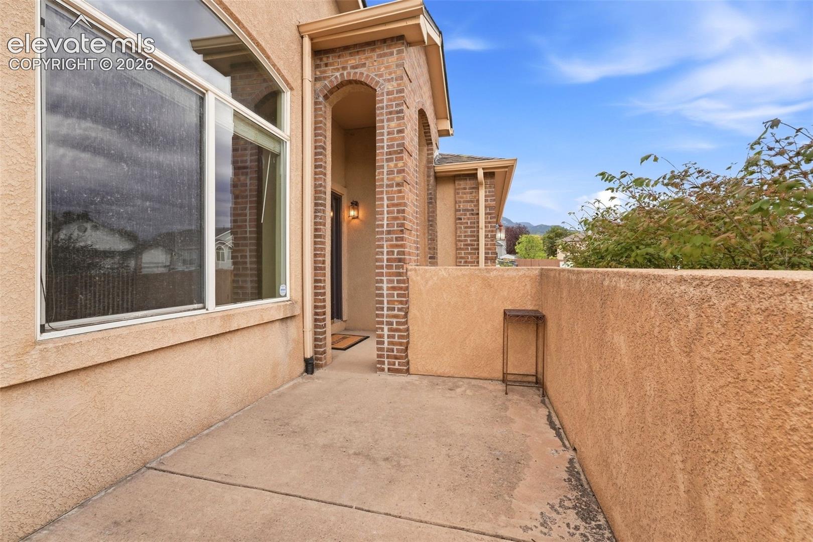 Private, Walled Front Courtyard Patio