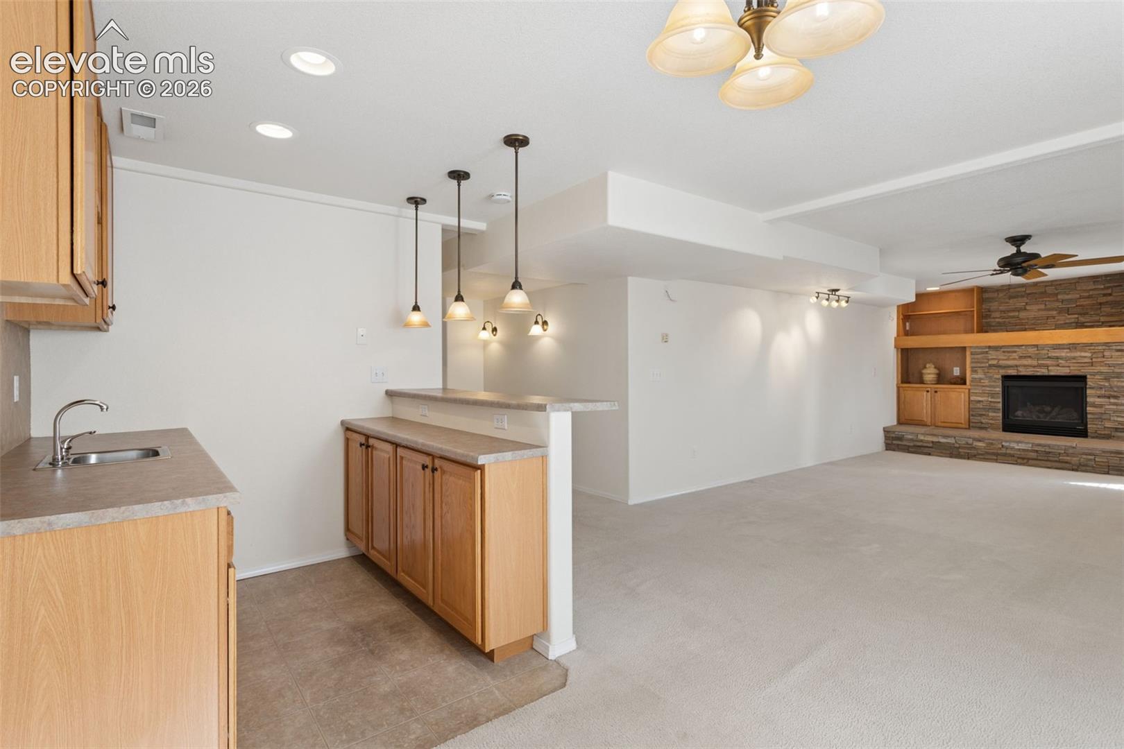Basement rec-room with nice wet bar