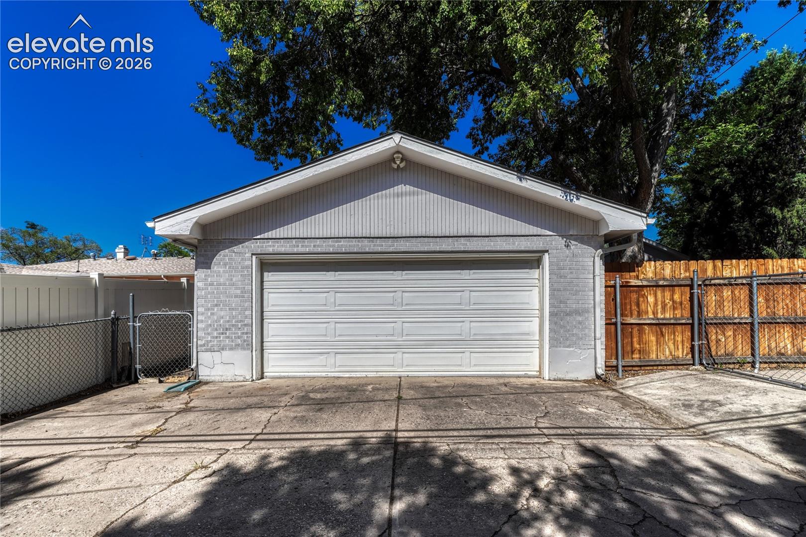 Detached garage