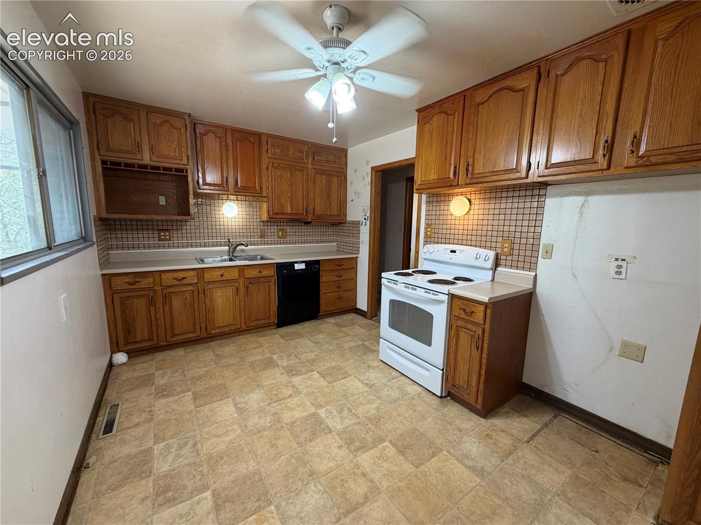 Photo 8 of 2239 Drakestone Drive, Colorado Springs