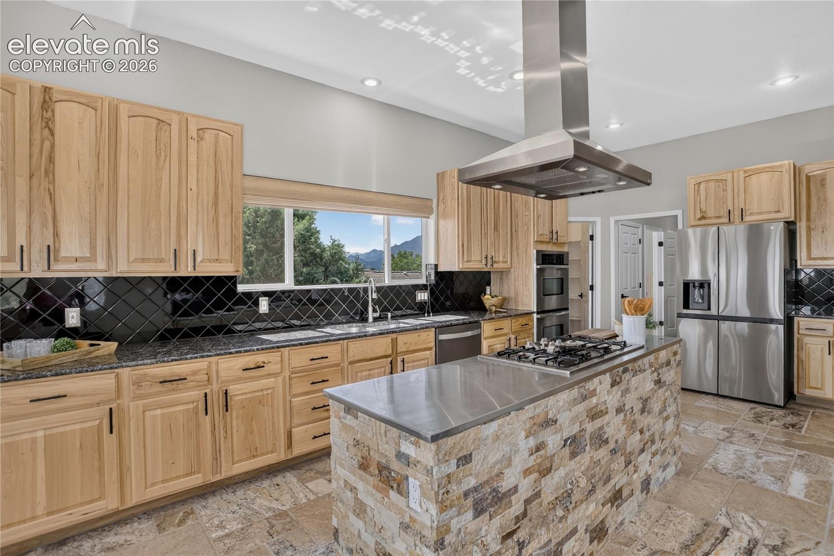 Spacious kitchen w/ SS appliances including 5-burner gas cooktop