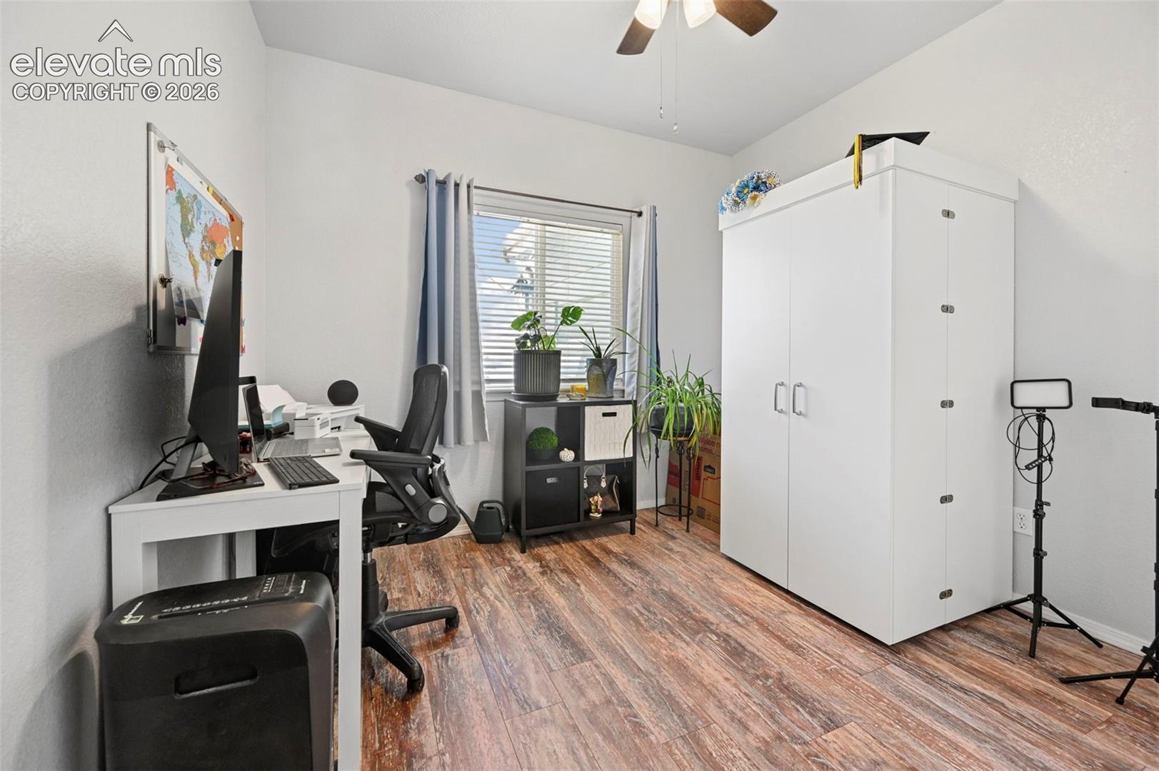 2nd bedroom 