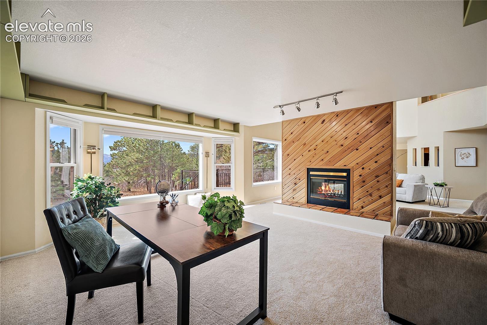 Office space, ready nook. Additional living space with endless possibilities. 