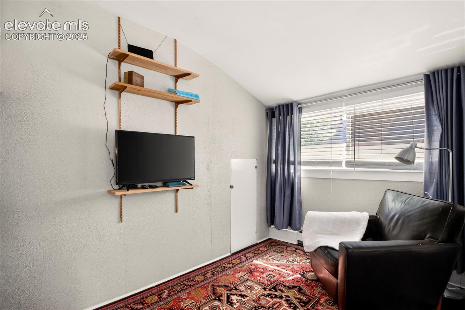 Primary bedroom sitting room